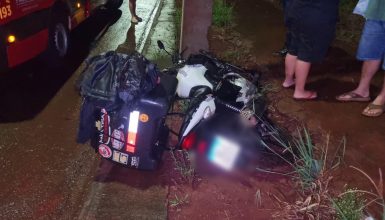 Imagem referente a Motociclista fica em estado grave após atingir poste no Jardim Mantovani