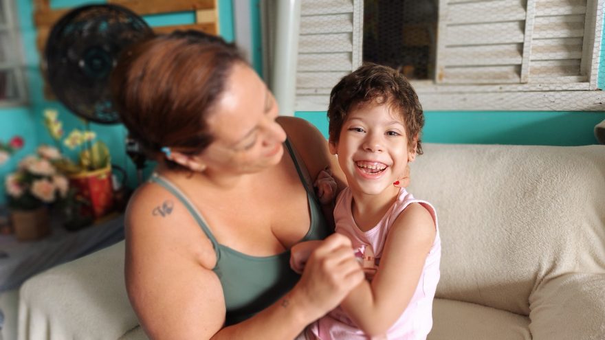 O pedacinho do céu que luta todos os dias: conheça a história de Sara, que nasceu com mielomeningocele e hidrocefalia