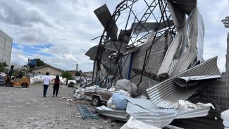 Cidade do Paraná é atingida por ventos fortes de até 180 km/h