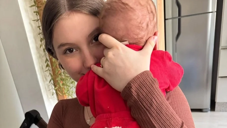 Leia a carta que Isabel Veloso escreveu para o filho antes de morrer Imagem referente a Leia a carta que Isabel Veloso escreveu para o filho antes de morrer
