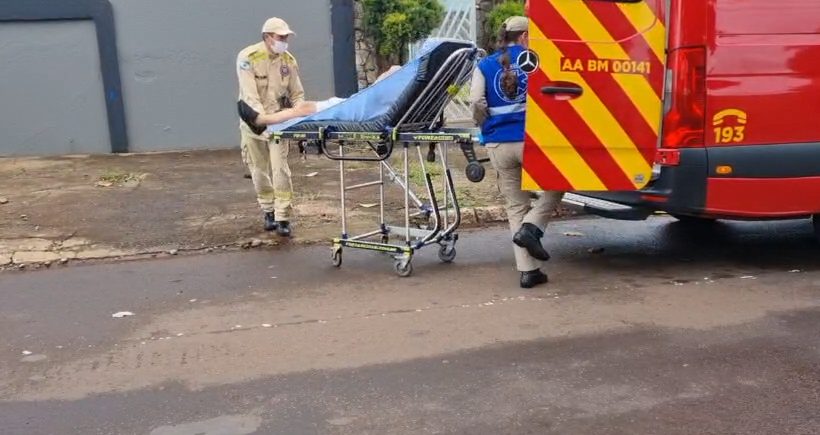 Idoso é socorrido pelo Siate após sofrer queda no Bairro Maria Luiza