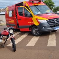 Imagem referente a Dois jovens ficam feridos após queda de moto na Rua Leonardo da Vinci, no Bairro Interlagos