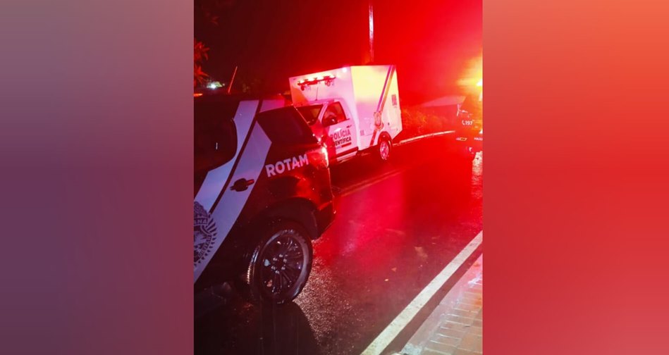 Homem invade casa da ex, ataca PM e morre em confronto no Sudoeste