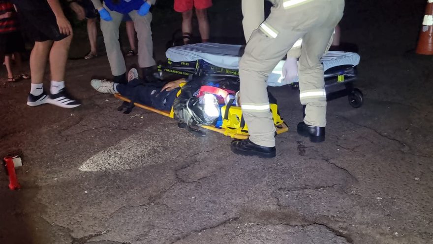 Após realizar entrega, Motoboy é atacado por cachorros e sofre queda na Região do Lago