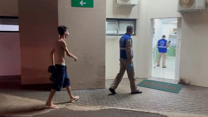 Jovem é agredido na Avenida Papagaios no Bairro Floresta