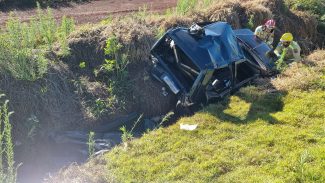 Mulher morre em grave acidente entre Mitsubishi Lancer e Fiat Uno na BR-163, em Cascavel
