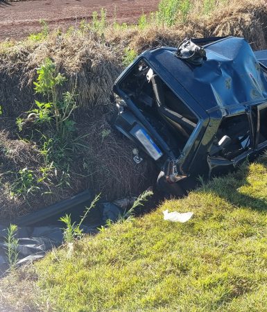 Imagem referente a Mulher morre em grave acidente entre Mitsubishi Lancer e Fiat Uno na BR-163, em Cascavel