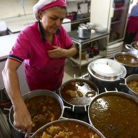 Cresce contratação de pessoas 50+ no comércio e nos serviços em SP Imagem referente a Cresce contratação de pessoas 50+ no comércio e nos serviços em SP