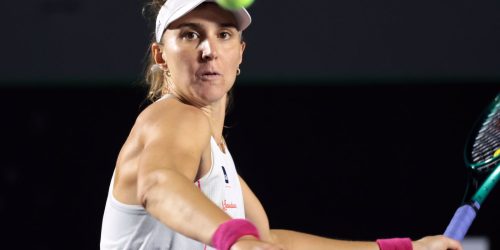 Bia Haddad cai na estreia e dupla de Stefani avança no WTA de Adelaide Imagem referente a Bia Haddad cai na estreia e dupla de Stefani avança no WTA de Adelaide