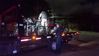 Imagem referente a Fiscalização na Rua Altemar Dutra apreende carro, oito motos e garante segurança no trânsito