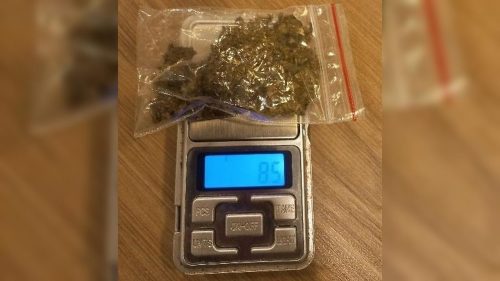 Jovem é flagrado com maconha e ecstasy durante patrulhamento no bairro Floresta Jovem é flagrado com maconha e ecstasy durante patrulhamento no bairro Floresta