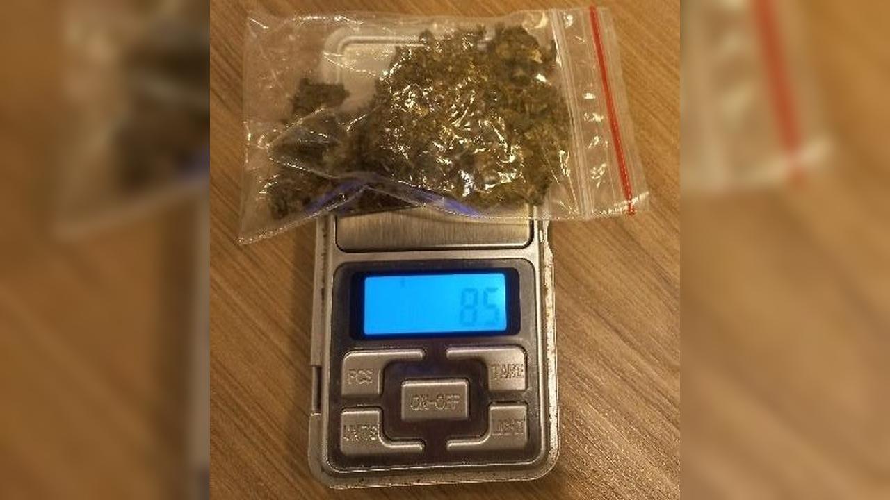 Jovem é flagrado com maconha e ecstasy durante patrulhamento no bairro Floresta
