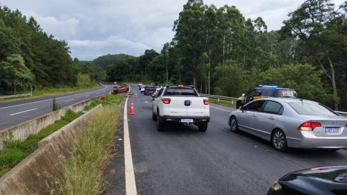 Grave acidente mobiliza resgate aéreo na BR-376 em Tibagi Grave acidente mobiliza resgate aéreo na BR-376 em Tibagi