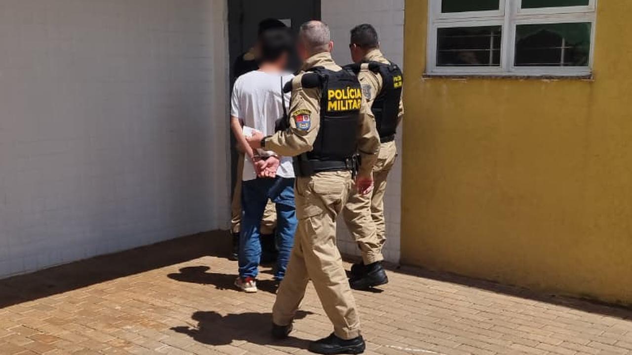 Dois jovens são detidos com drogas no Terminal Oeste Dois jovens são detidos com drogas no Terminal Oeste
