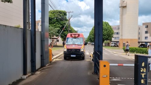 Idosa de 85 anos é socorrida pelo SIATE após queda em residência no bairro Parque Verde, em Cascavel Idosa de 85 anos é socorrida pelo SIATE após queda em residência no bairro Parque Verde, em Cascavel