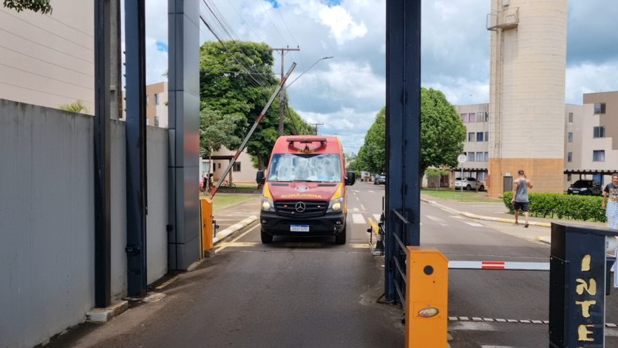 Idosa de 85 anos é socorrida pelo SIATE após queda em residência no bairro Parque Verde, em Cascavel
