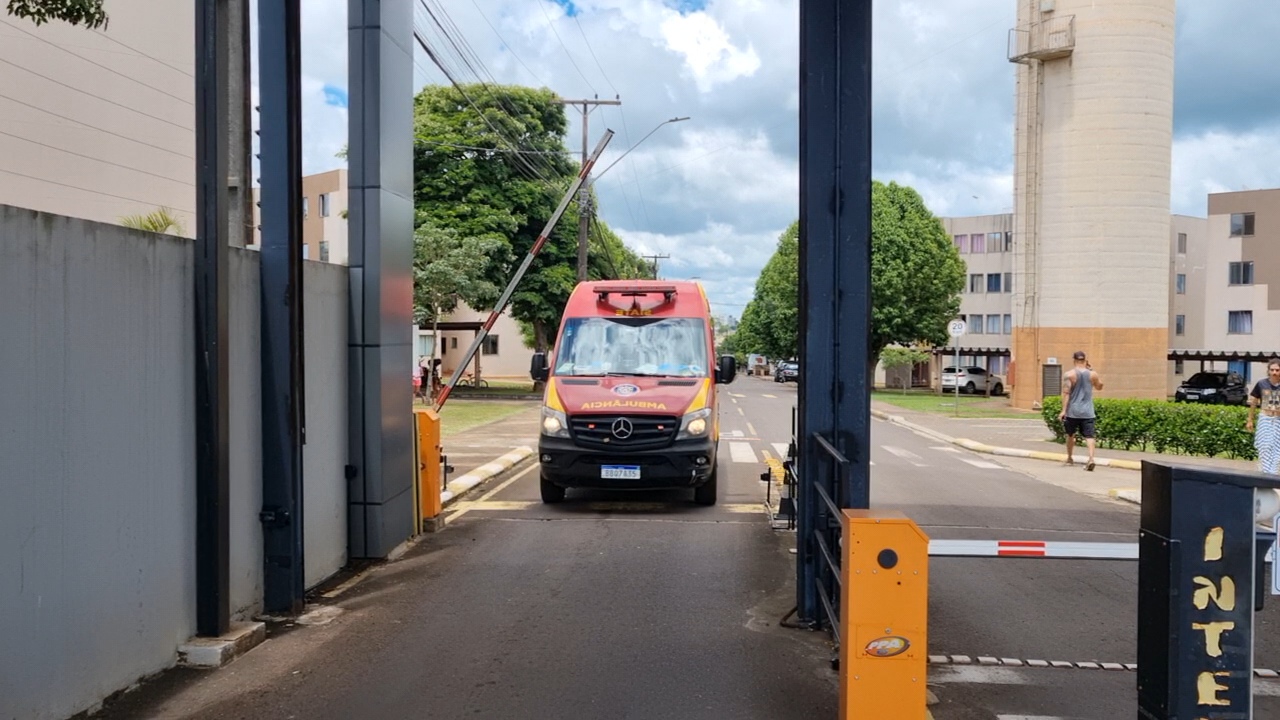 Idosa de 85 anos é socorrida pelo SIATE após queda em residência no bairro Parque Verde, em Cascavel Idosa de 85 anos é socorrida pelo SIATE após queda em residência no bairro Parque Verde, em Cascavel