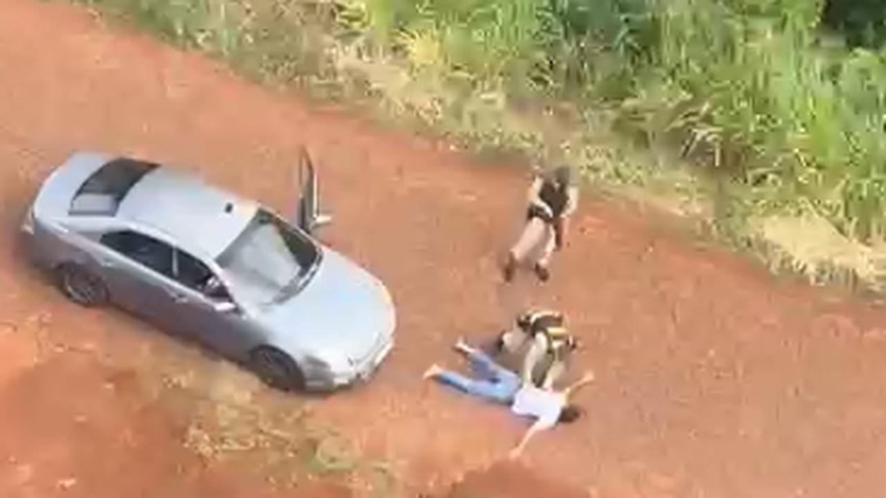Motorista se rende e PM apreende R$ 100 mil em perfumes do Paraguai Motorista se rende e PM apreende R$ 100 mil em perfumes do Paraguai
