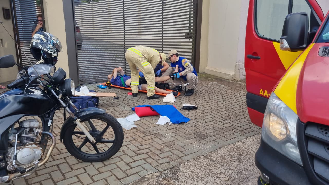 Motociclista sofre lesões severas na perna em acidente no Bairro Universitário em Cascavel Motociclista sofre lesões severas na perna em acidente no Bairro Universitário em Cascavel