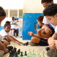 MEC fará pesquisa sobre impacto da restrição de celular nas escolas Imagem referente a MEC fará pesquisa sobre impacto da restrição de celular nas escolas