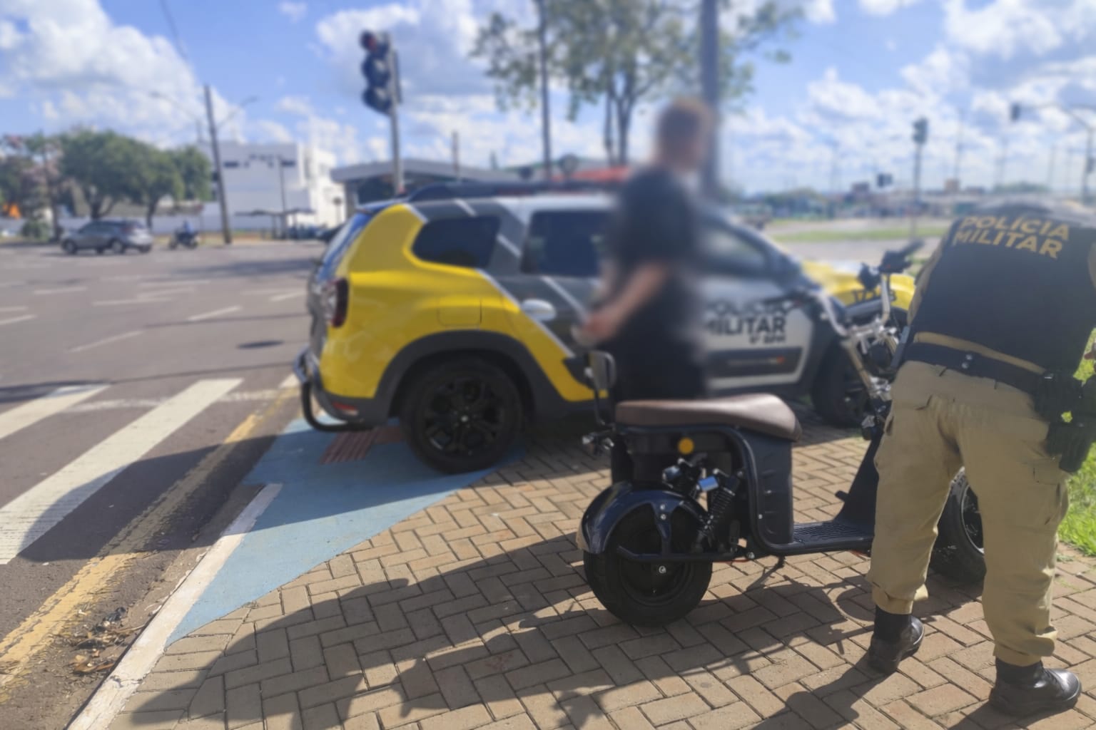 Ciclomotor em desacordo com a legislação é apreendido pela PM em Cascavel Ciclomotor em desacordo com a legislação é apreendido pela PM em Cascavel