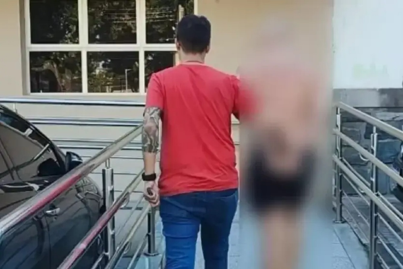 Professor é preso acusado de pedir fotos íntimas de alunos em troca de notas Professor é preso acusado de pedir fotos íntimas de alunos em troca de notas
