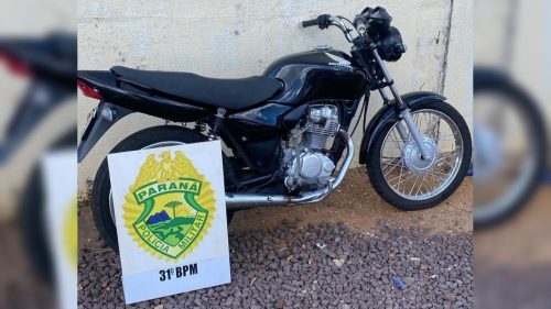 Motociclista foge e PM de Tupãssi apreende moto “camaleoa” sem retrovisor Motociclista foge e PM de Tupãssi apreende moto “camaleoa” sem retrovisor