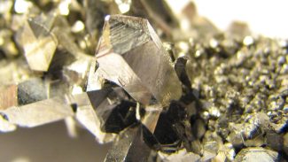 USP desenvolve bateria funcional de nióbio de 3 volts USP desenvolve bateria funcional de nióbio de 3 volts