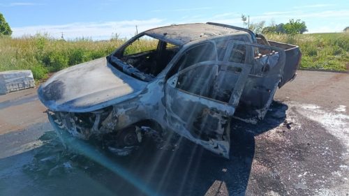 Duas caminhonetes são furtadas de oficina em Toledo; uma é incendiada e outra encontrada em Guaíra Duas caminhonetes são furtadas de oficina em Toledo; uma é incendiada e outra encontrada em Guaíra