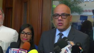 Venezuela diz que já libertou 400 presos; oposição e ONGs contestam