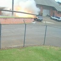 Câmeras registram o momento da explosão em armazém da I.Riedi em Cascavel Imagem referente a Câmeras registram o momento da explosão em armazém da I.Riedi em Cascavel
