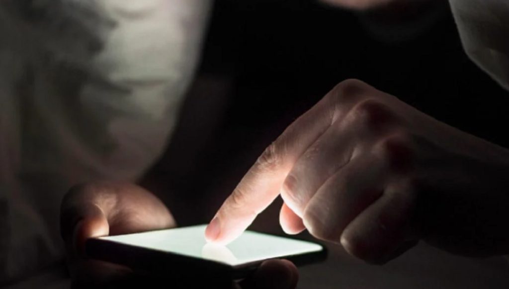 Polícia prende jovem que induzia adolescentes à automutilação e gravação de vídeos íntimos