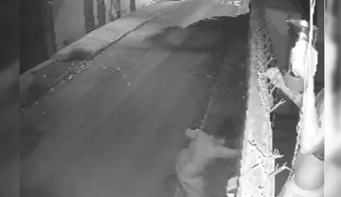 Homem é queimado com água quente após tentar invadir casa de vizinha