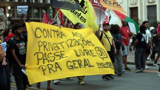 Estudantes protestam contra aumento da tarifa de ônibus em São Paulo