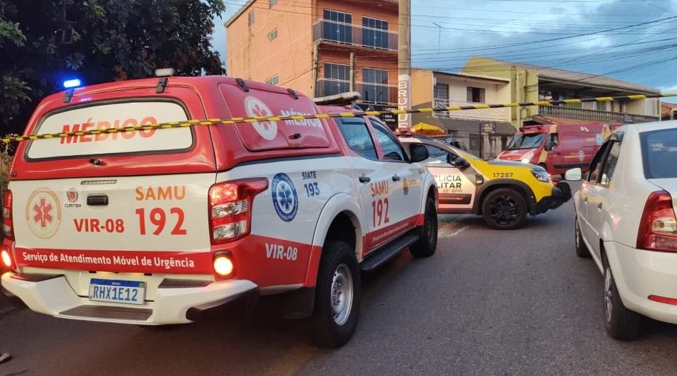 Atirador chega de moto, abre fogo em distribuidora de bebidas e mata homem no Paraná Atirador chega de moto, abre fogo em distribuidora de bebidas e mata homem no Paraná
