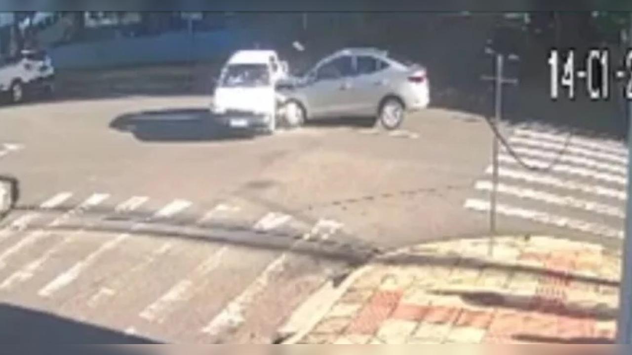 Vídeo: carro invade casa após batida e criança de 2 anos fica ferida em Maringá