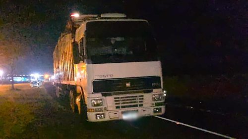 Caminhão com falha mecânica interdita parcialmente a BR-277 em Santa Tereza do Oeste Caminhão com falha mecânica interdita parcialmente a BR-277 em Santa Tereza do Oeste