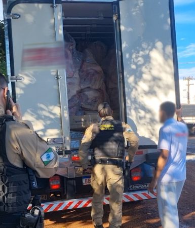 Imagem referente a Tentativa de assalto a carga de carnes termina com homem baleado na BR-277