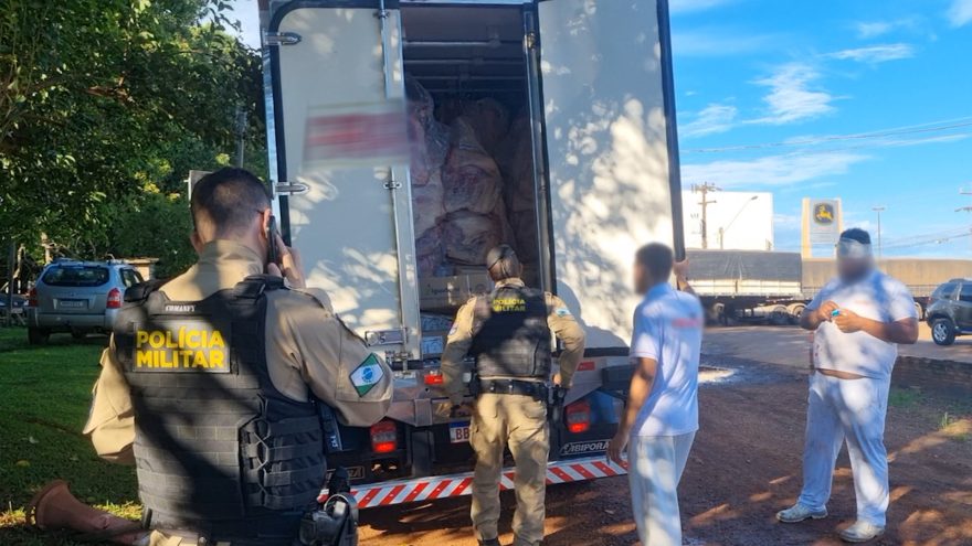 Tentativa de assalto a carga de carnes termina com homem baleado na BR-277
