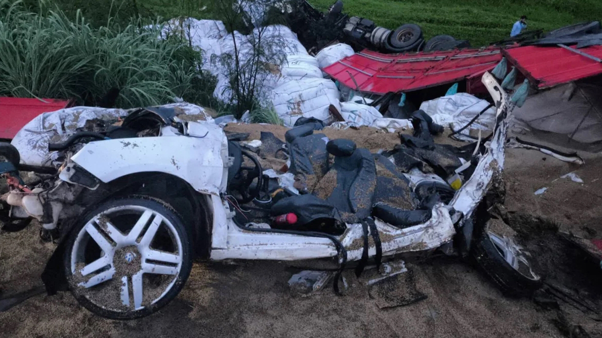 Grave acidente na BR-060 mata três pessoas da mesma família em Goianápolis Grave acidente na BR-060 mata três pessoas da mesma família em Goianápolis