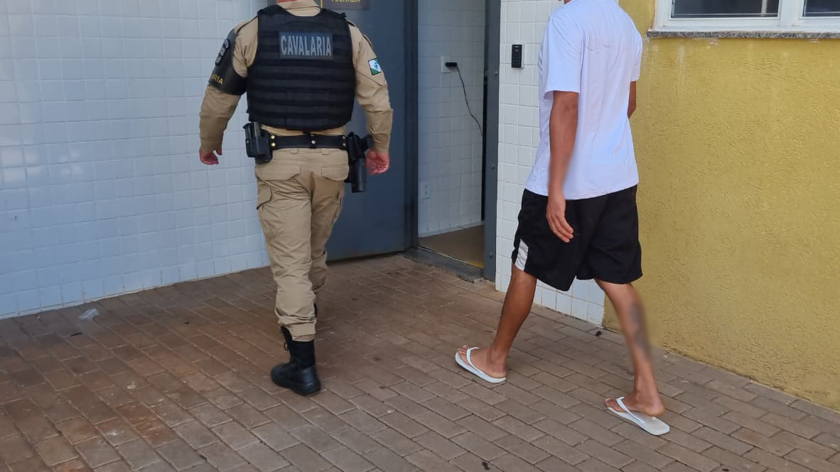 Homem é preso pela Cavalaria da PM por dívida de pensão alimentícia em Cascavel