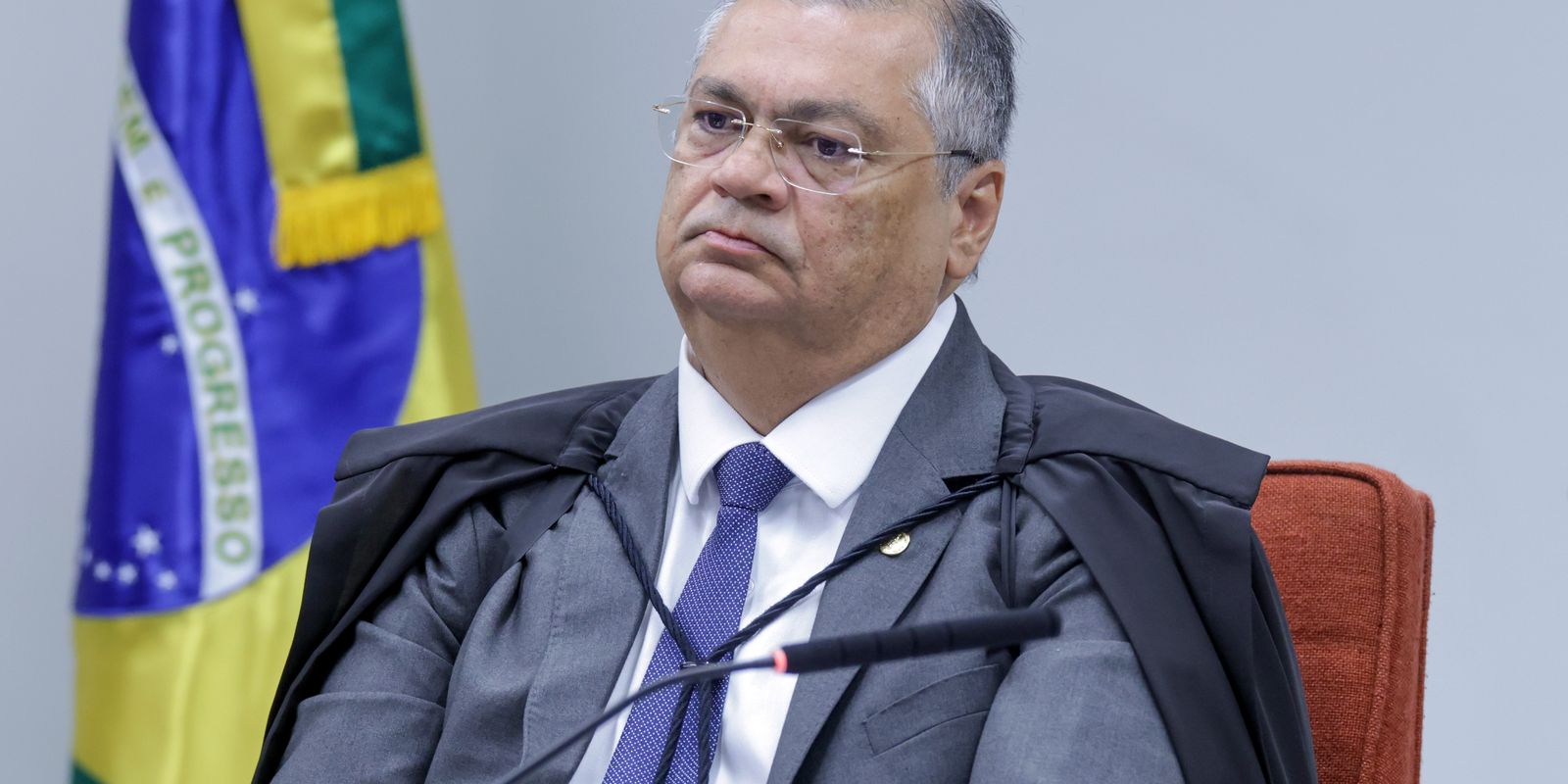 Dino proíbe emendas para entidades ligadas a parentes de parlamentares Dino proíbe emendas para entidades ligadas a parentes de parlamentares