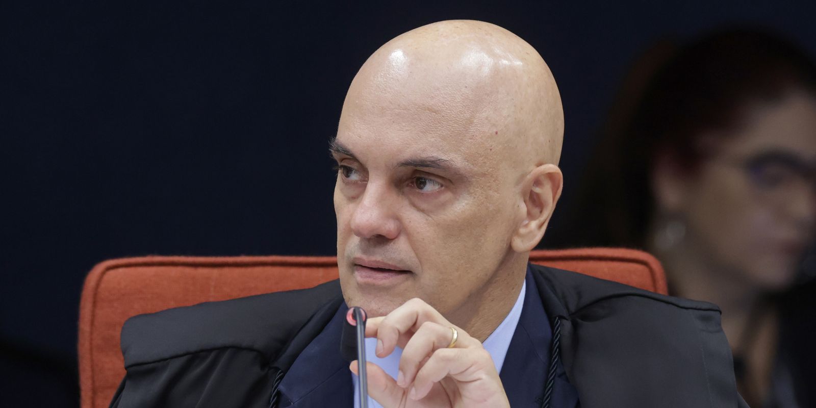 Moraes determina transferência de Bolsonaro para Papudinha Moraes determina transferência de Bolsonaro para Papudinha