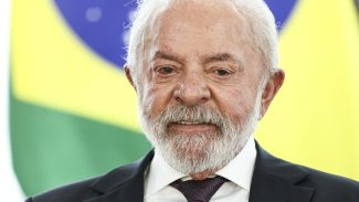 Antes de viagem ao Panamá, Lula conversa com presidente Mulino