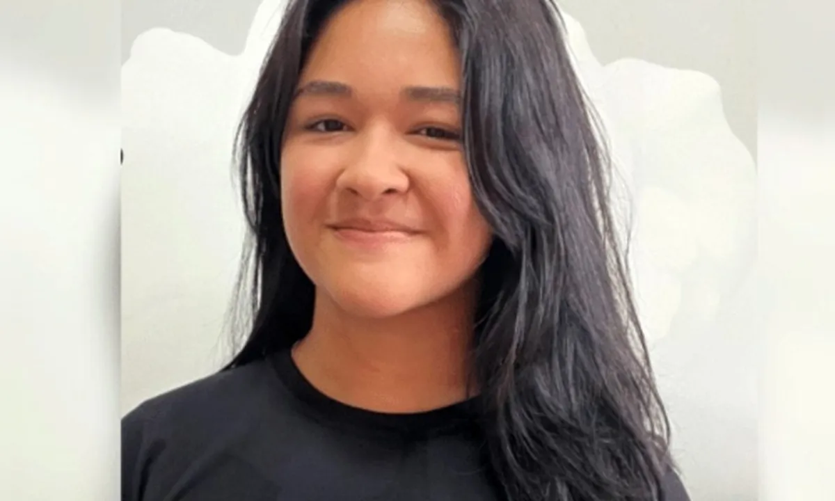 Adolescente de 14 anos morre eletrocutada ao encostar em fio solto próximo a piscina no PR Adolescente de 14 anos morre eletrocutada ao encostar em fio solto próximo a piscina no PR