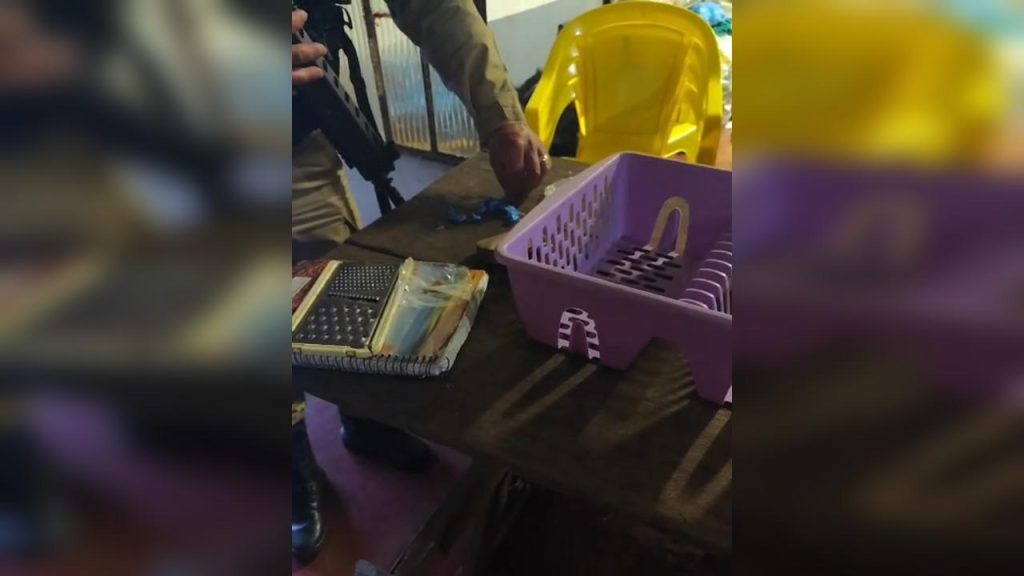 Veja como foi a abordagem do policial Madril que resultou em detidos por tráfico no Santa Felicidade Veja como foi a abordagem do policial Madril que resultou em detidos por tráfico no Santa Felicidade