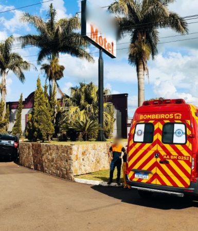 Imagem referente a Tucson conduzida por gestante capota na entrada de motel em Cascavel