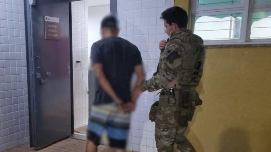 PRF apreende mais de uma tonelada de maconha na BR-277 em Céu Azul