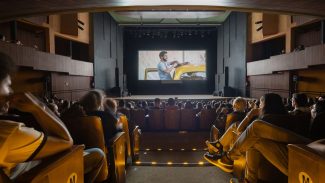 Depois de prêmios, O Agente Secreto está em mais salas de cinema