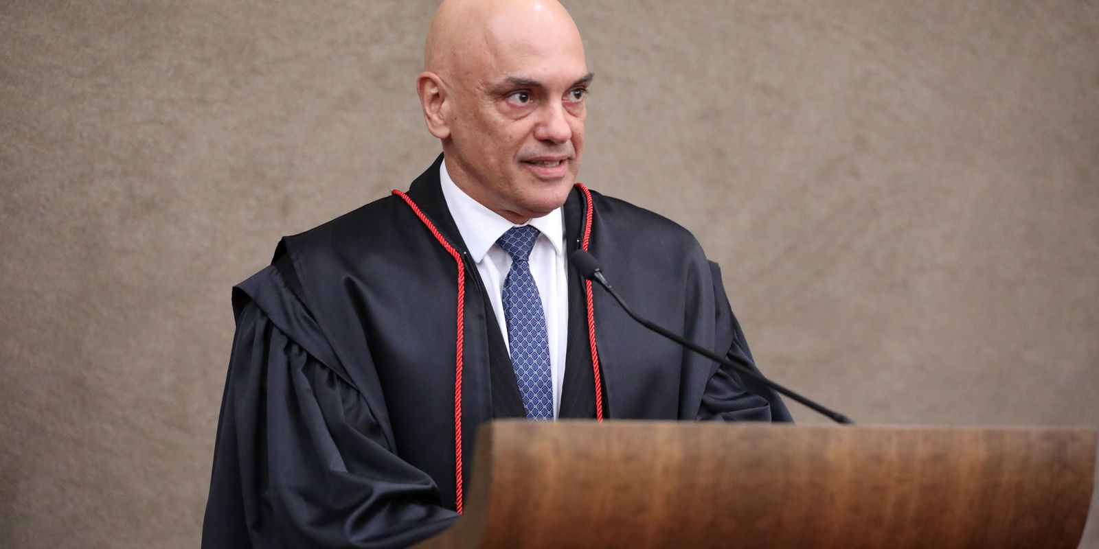 De ofício, Moraes abre inquérito sobre vazamento de dados de ministros Imagem referente a De ofício, Moraes abre inquérito sobre vazamento de dados de ministros